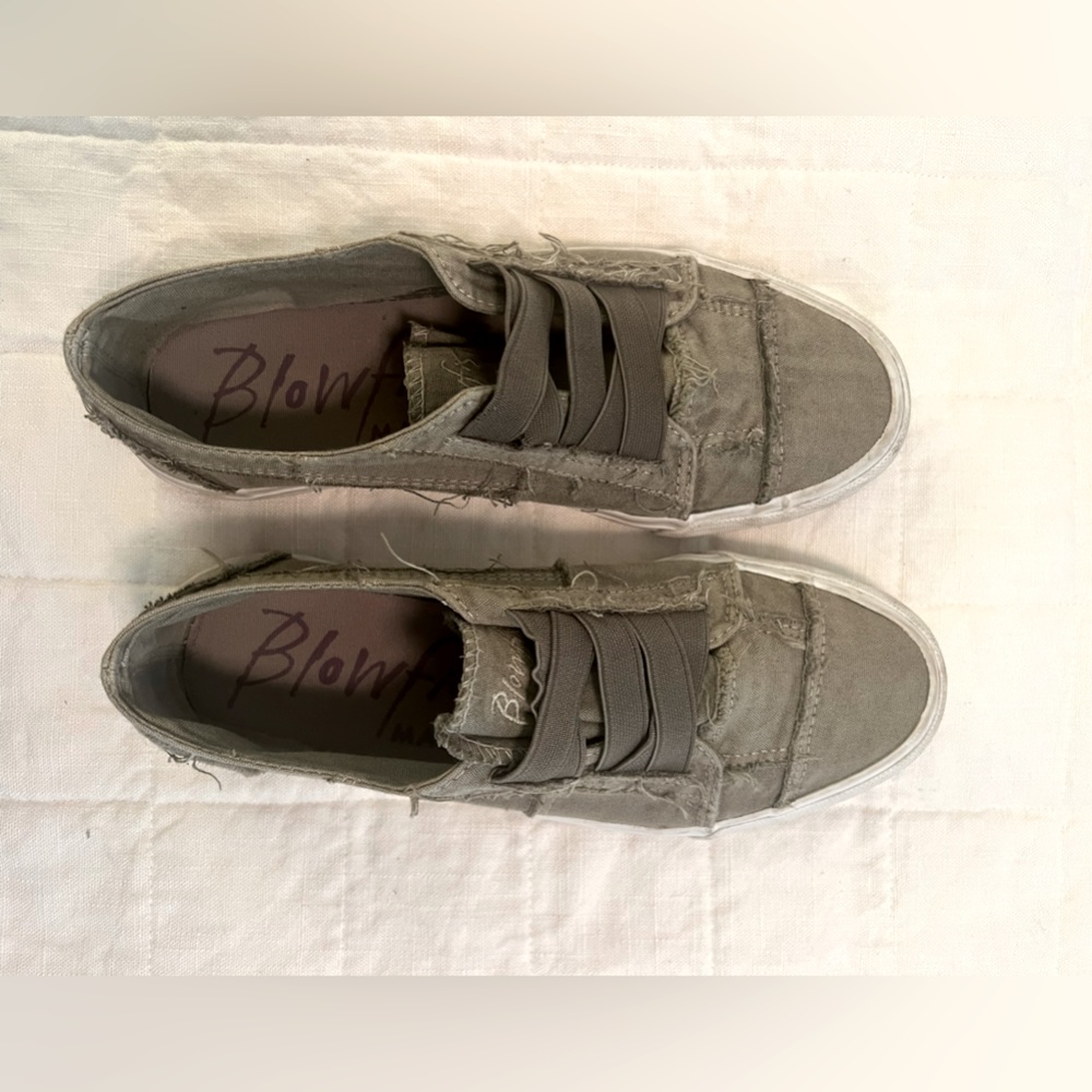 Blowfish slip on shoe army green